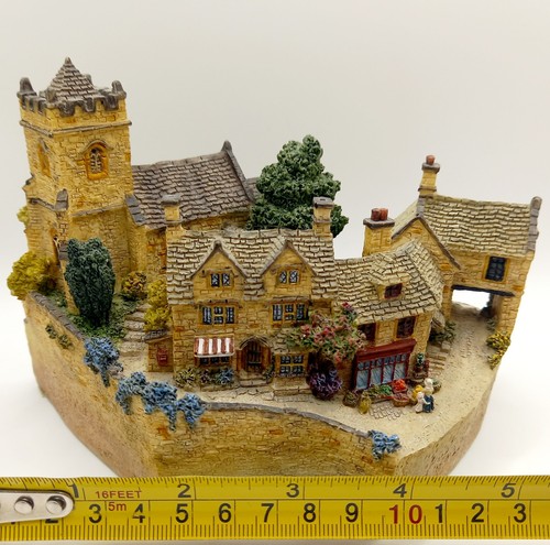 Z Gauge 1:220 Scale Model Railway Locomotive Train Diorama Hamlet Village Scene - Picture 10 of 11