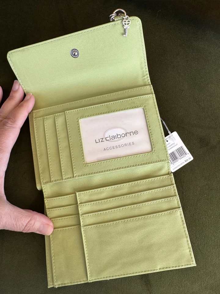 NUEVO CON ETIQUETAS Cartera Liz Claiborne Verde Con Dije - Impresionante Regalo Grado Foto 4 de 4