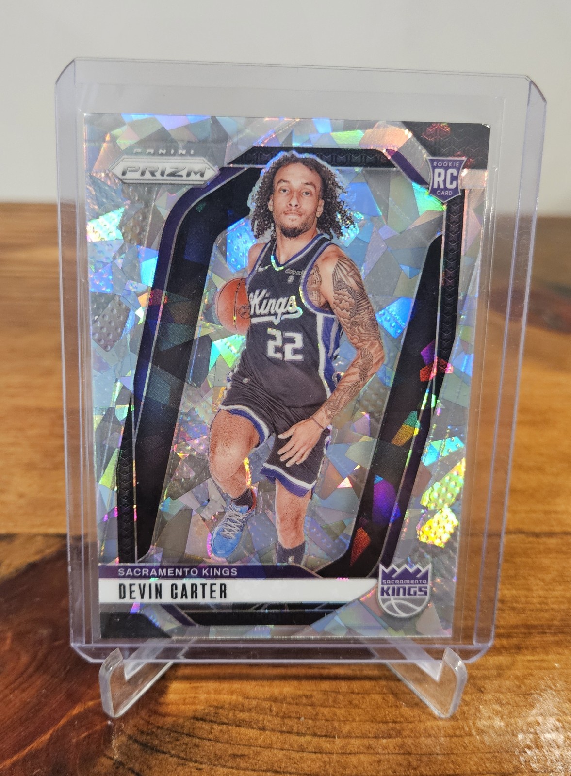 2024-25 Panini Prizm Devin Carter Cracked Ice #231 Sacramento Kings (RC)