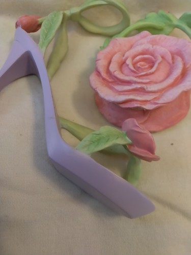 Konvolut 2 Miniaturschuhe und passende Handtasche. Genau der richtige Schuh. - Bild 5 von 8