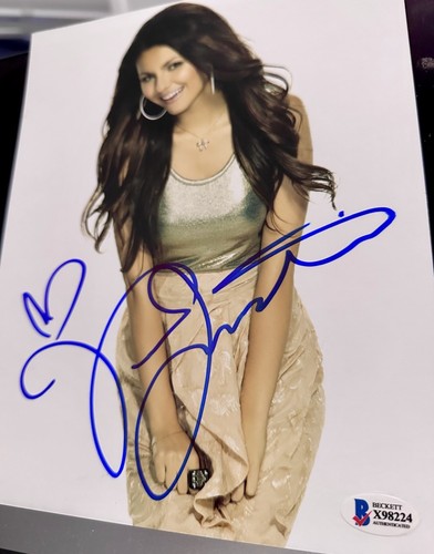 VICTORIA JUSTICE SIGNED PHOTO 8X10 SEXY FEET AUTOGRAPH VICTORIOUS BAS COA HOT 3 - Picture 3 of 3