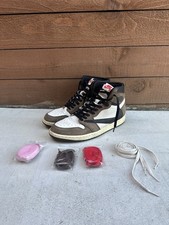 Travis Scott × Nike Air Jordan 1 Retro s-l1200.jpg