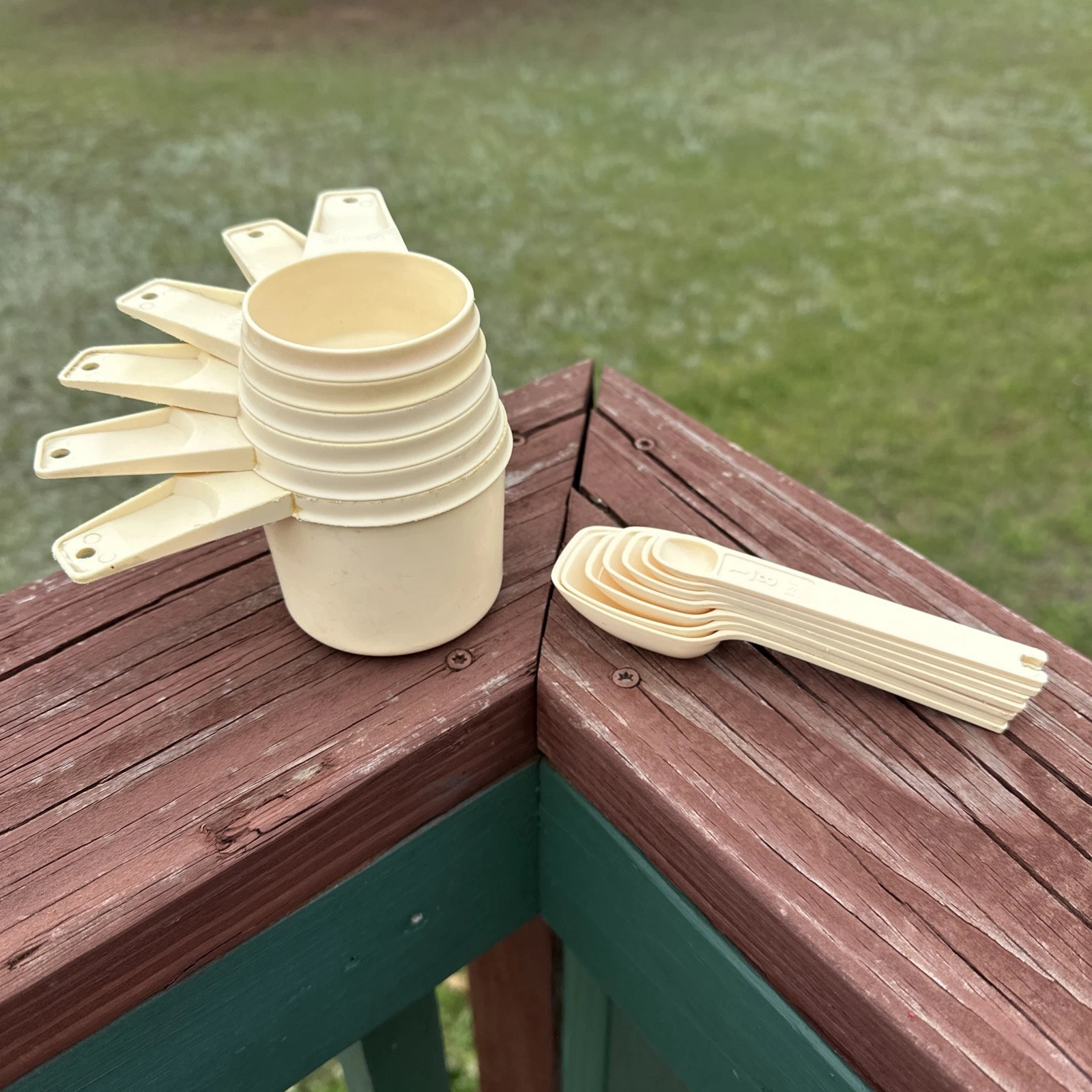 Vtg TUPPERWARE Stacking Measuring Cups & Spoons Almond Cream Color *READ*