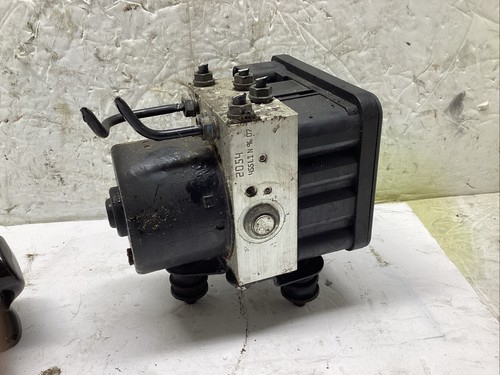 05-10 VW Mk5 Jetta GLI ABS Brake Pump Module *1K0907379AC *1K0614517AE #stb4 - Picture 4 of 6