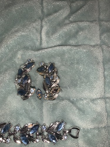vintage Sarah Coventry bracelet earrings and brooch - Picture 2 of 10