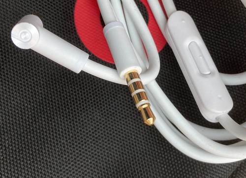 Genuine Beats Audio Cable By Dr. Dre Auxiliary Cable 3.5mm Jack L Cord + Case