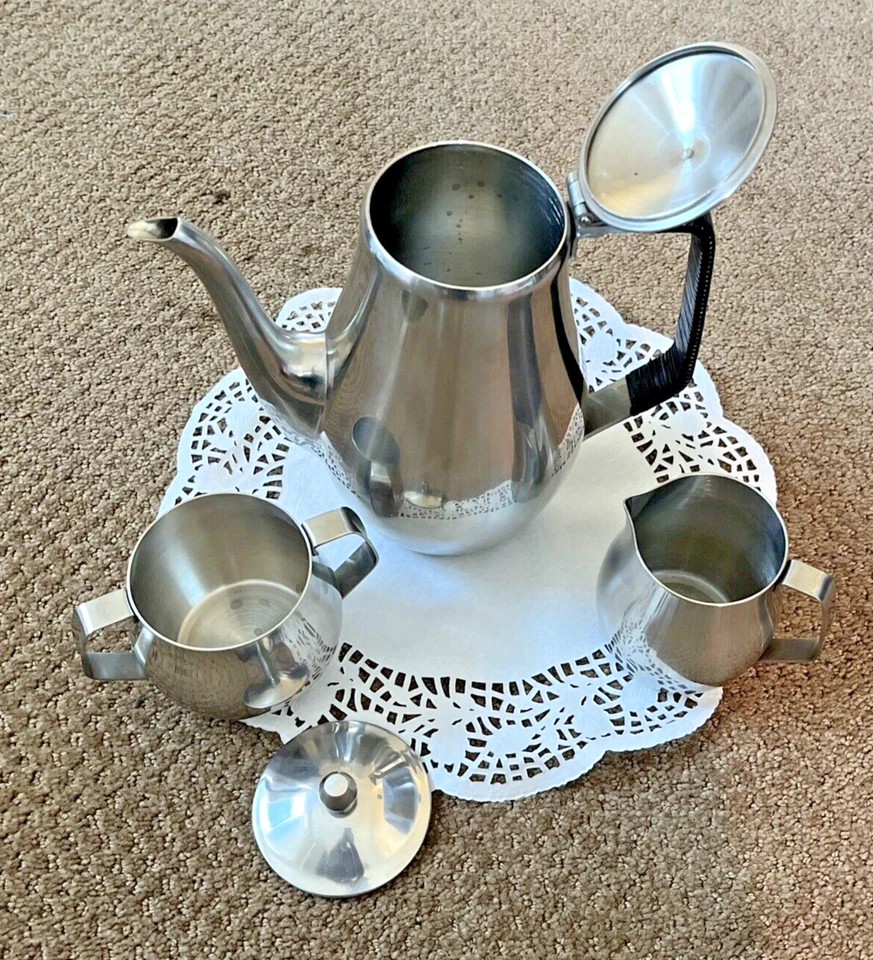 VINTAGE STAINLESS STEEL tea?water? PITCHER WITH CREAMER, SUGAR SET-REED & BARTON - Image 2 of 4