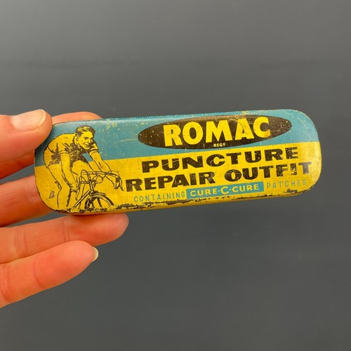 VINTAGE ROMAC PUNCTURE REPAIR TIN CYCLING BICYCLE BIKE WORKSHOP - PROP - Picture 2 of 8
