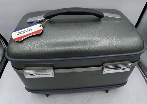 American Tourister Train Case Hard Case with Tag and Mirror - Picture 7 of 20