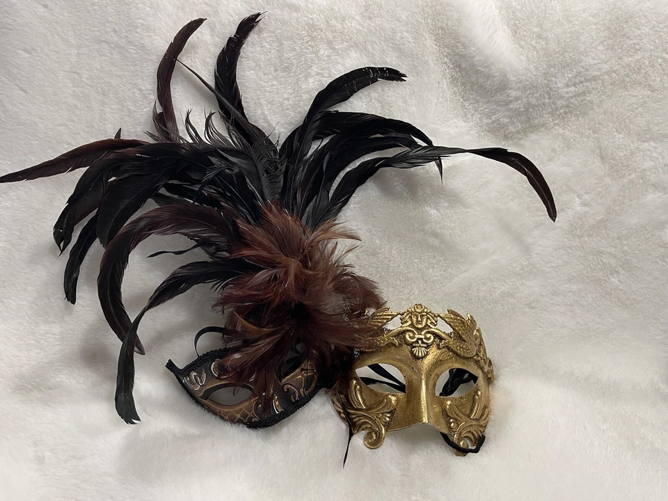 Elegant Couples Pair Of 2 Masquerade Ball Mask, Romance Themed Masks. - Image 3 of 4