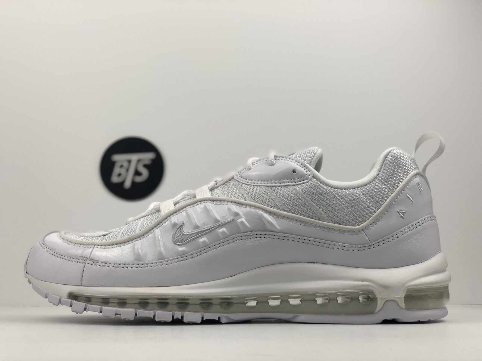 Men’s Nike Air Max 98 “Triple White” Size-14 White Pure Platinum (640744 106) Men’s Nike Air Max 98 “Triple White” Size-14 White Pure Platinum (640744 106)