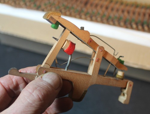 GOOD SET OF 88 UNIVERSAL WIPPENS/WHIPPENS LARGE HEEL/OFF A BABY GRAND! - Picture 7 of 8