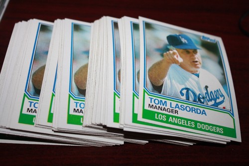 1983 Topps Tommy Lasorda Los Angeles Dodgers 60 COUNT LOT - Picture 2 of 2
