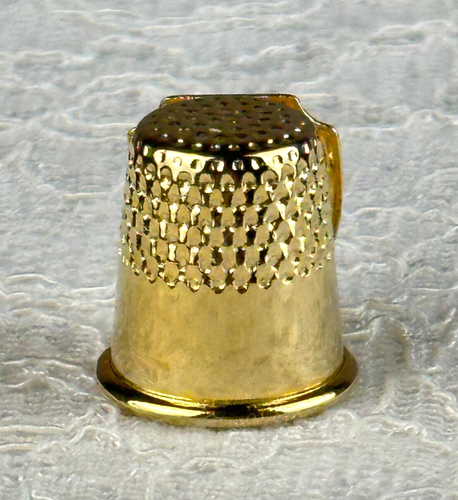 Gold Tone Metal Detroit Michigan Vintage Car Crest Thimble Preowned Usable - Picture 3 of 7