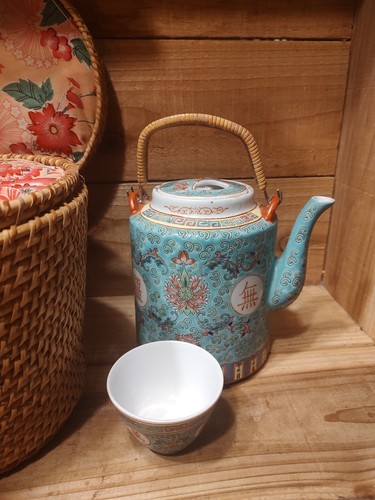 Vintage asiatische Teekanne und Tasse in einem schönen Korb - Bild 14 von 16