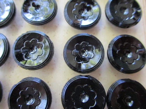 Card of 24 ~Vintage 1/2"  black flower   Glass Buttons~new/old stock - Picture 1 of 3
