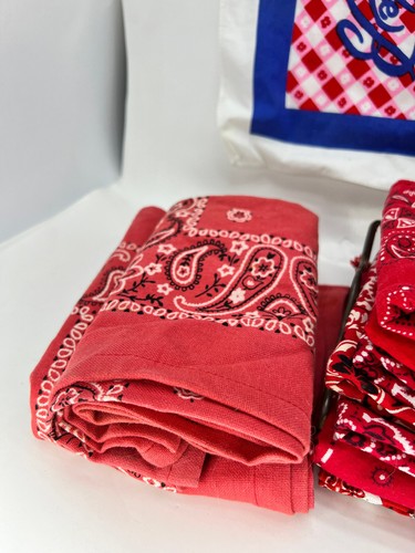 Bandanas red blue picnic cloth 10 cotton runners napkins metal holder Vintage - Picture 7 of 14