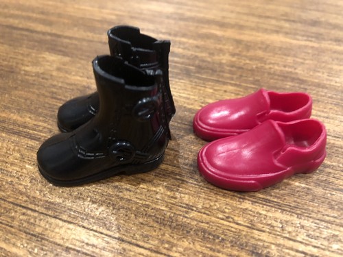 Barbie Ken Puppe schwarze Stiefel rot schwarz & blau Freizeitschuhe - Bild 2 von 3