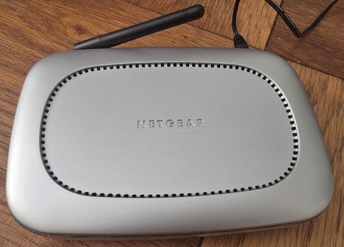 Netgear 108 Mbps Wireless Firewall Router WGT624 v2 - Picture 8 of 12