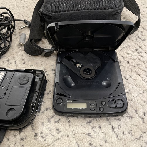 Sony Discman D-121 Compact Disc CD Player with Mega Bass Car Mount Audio Cable - Picture 15 of 15
