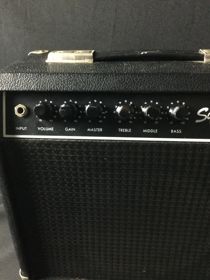 Amplificador de guitarra prática Squier 15 - Imagem 3 de 4
