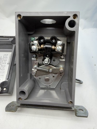 slightly used 840-A4  ALLEN BRADLEY FLOAT SWITCH USED GREAT SHAPE W/ CONDUIT HUB - Picture 4 of 23