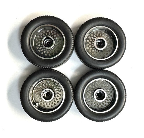 Gold / Silber Turbo Rays Räder und Reifen 1/18 Greenlight Rarität! - Bild 5 von 9