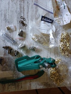 Cast Iron Eyelet Punching Machine With 3 Sizes Assorted Eyelets