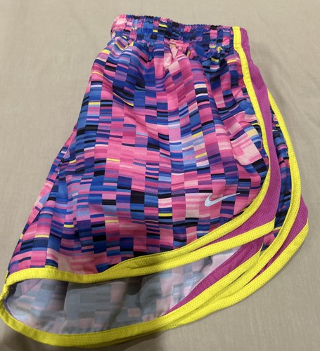 Pantalones cortos Nike AOP Digital Tempo para mujer talla grande - Imagen 8 de 11