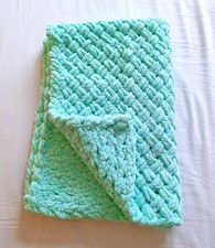 COUVERTURE BLEU TURQUOISE POUR BEBE / JEUNE ENFANT. FAIT MAIN. OEKO TEX. 91 x 64