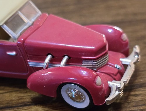 3" Racing Champions 1/64 1937 Cord Phaeton Sedan 812 Red w/ Tan Removable Roof - Picture 5 of 9