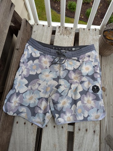Vissla Lookout 17,5" Boardshort Floral Bademode Gr. 34 Surf Swim Badeanzug - Bild 7 von 9