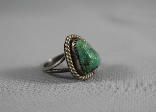 Old Pawn Navajo Indian Sterling Silver Ring - Green Turquoise Stone - Size 6.5 - Picture 3 of 5