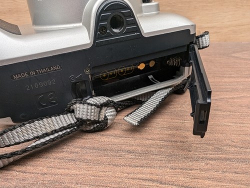 Nikon IX-Nikkor APS Film Camera – Retro Compact Point & Shoot - Picture 2 of 10