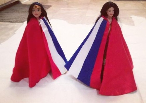 Wonder Woman Cape 16" Fits Tonner Doll - Picture 1 of 2