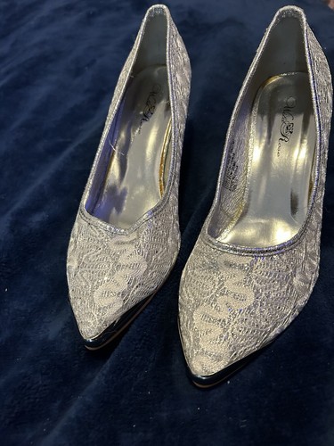 Wedding Dress And Shoes - Picture 3 of 4