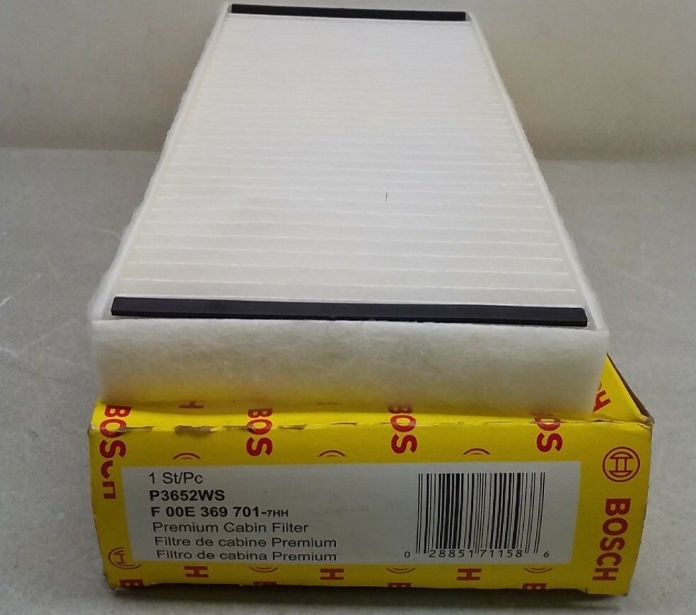 White rectangular P3652WS Bosch cabin air filter box with yellow border, product details, and barcode label.