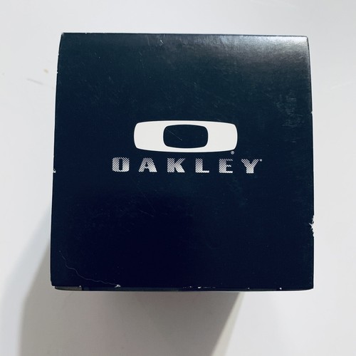 OAKLEY 2011 Surfing Tommy Whitaker Batwolf 3.5” cube display EUC - Picture 5 of 7