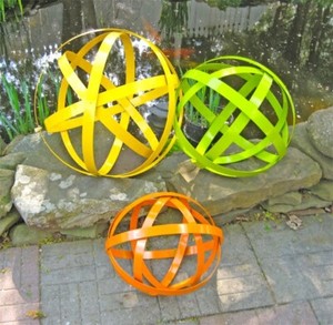 Iron-Garden-Spheres-Colorful-Set-of-3-Garden-Decor