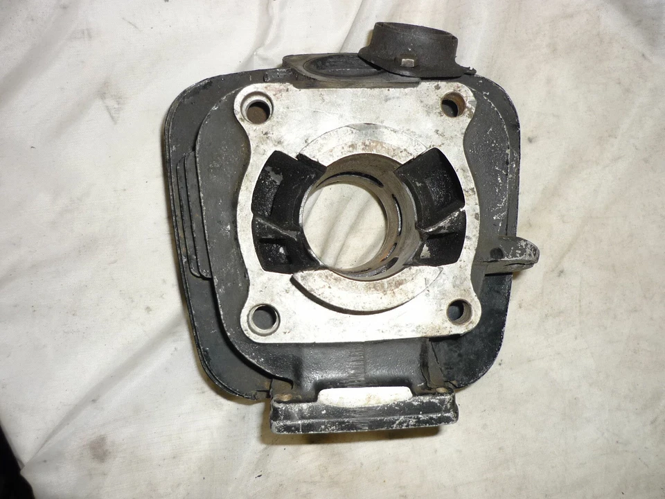 Cilindro usado Yamaha OEM compatible con 1977-1979 YZ100 2K5-11311-00-00 Foto 4 de 4