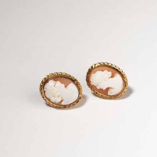 Vintage Oval Cameo Shell Stud Earrings 9ct Gold Screw Back Victorian Style - Picture 2 of 6