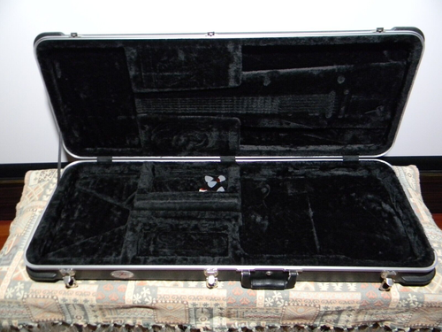 ESP LTD VIPER 50 L/H BLACK ELECTRIC GUITAR 7 ACCESSORIES. CROYDON VIC 3136 - Picture 11 of 20