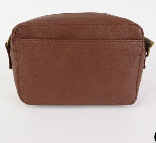 ThirtyOne ~ Boutique Crossbody ~ Cappuccino Smooth Pebble With Strap NIP - Picture 1 of 5