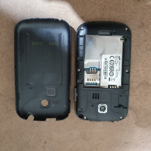 Samsung Ch@t 335 GT-S3350 Black Wi-Fi 2.4" LCD 2MP Camera Cell Phone - For Parts - Picture 5 of 6