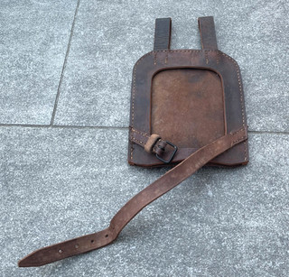 Originale Leder Spatentasche für den deutschen Spaten 1.WK von 1915 Hersteller