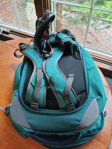 Osprey Women's Fairview 40L Travel Backpack Lightweight Green Nwt - Picture 4 of 6