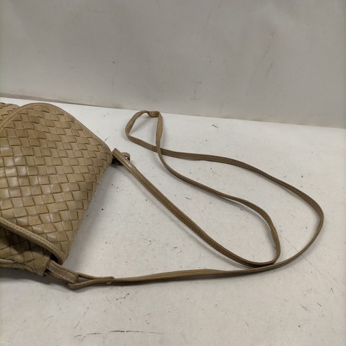 Bottega Veneta Shoulder Bag Beige Leather 2270036 - Picture 6 of 9