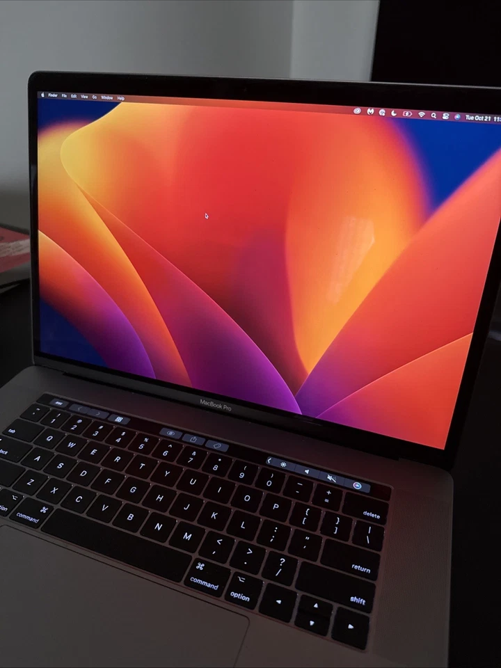 Apple 2017 15" MacBook Pro 3,1 GHz i7 16 GB 512 SSD, usado - excelente Foto 3 de 4