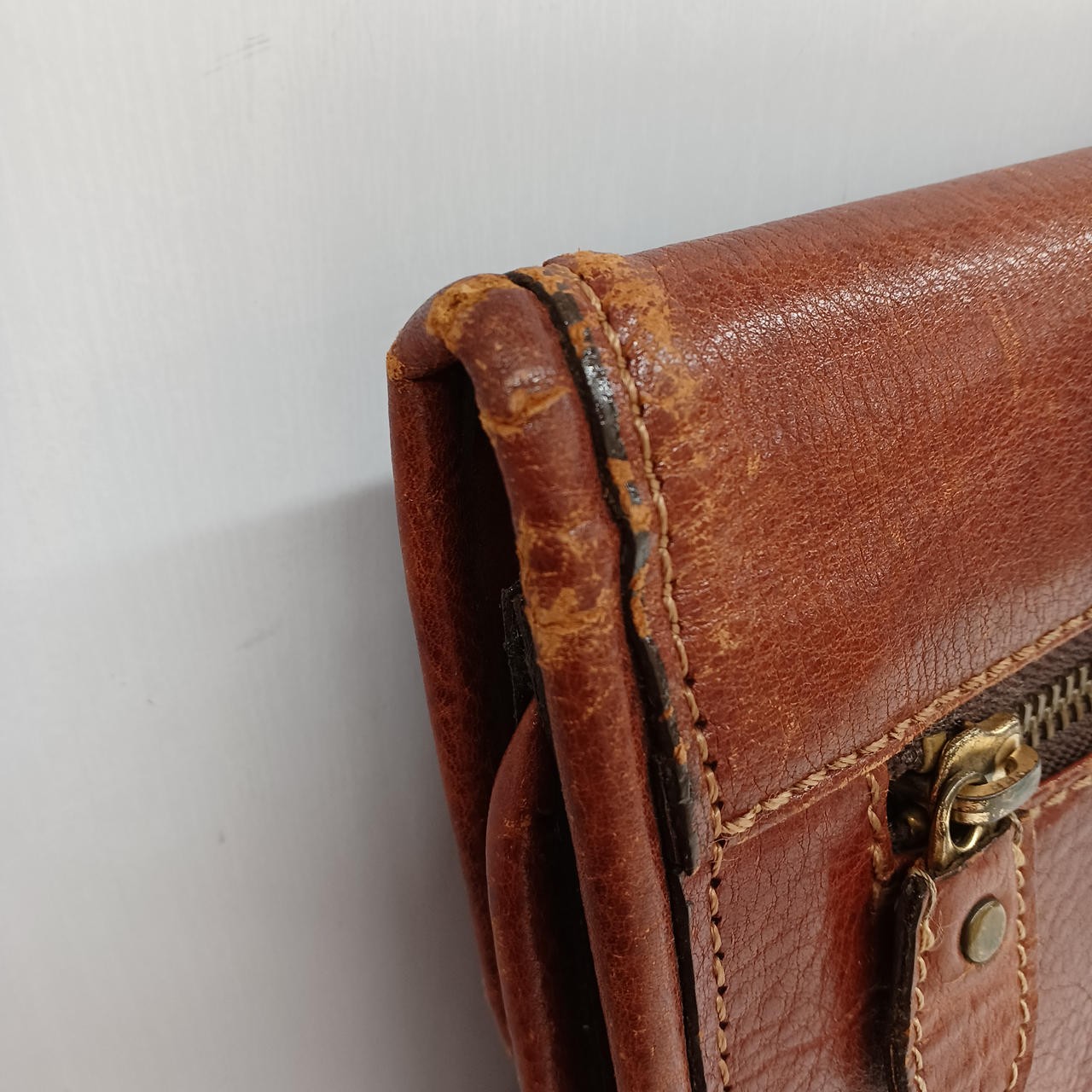 Second Bag Model BRN Condition Considered LUGGAGE - image 7