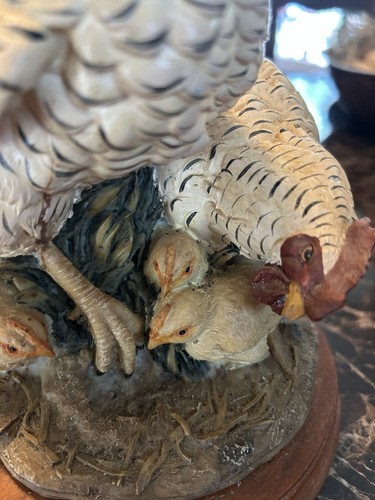Vintage Large Rooster Chicken Chicks Statue Figurine Heavy Primitive Farmhouse - Picture 4 of 4